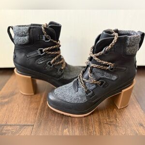Sorel- Size 8- Blake Lace Up Bootie - Leather and Felt - Black Noir